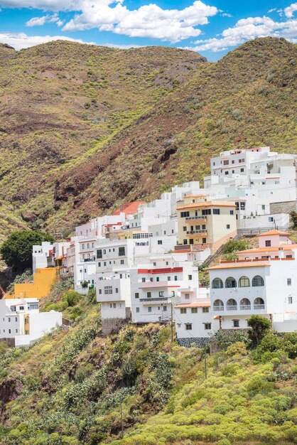 Paisaje de montaña en la isla tropical de Tenerife