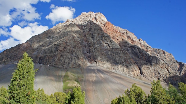 Paisaje de montaña montañas Fann PamirAlay Tayikistán