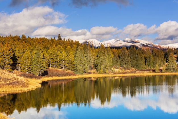 Paisaje de montaña en las Montañas Rocosas de Colorado, Colorado, Estados Unidos.