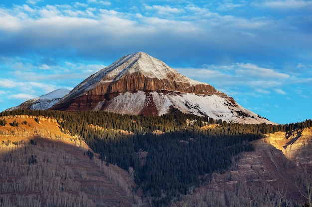 Paisaje de montaña en las Montañas Rocosas de Colorado, Colorado, Estados Unidos.