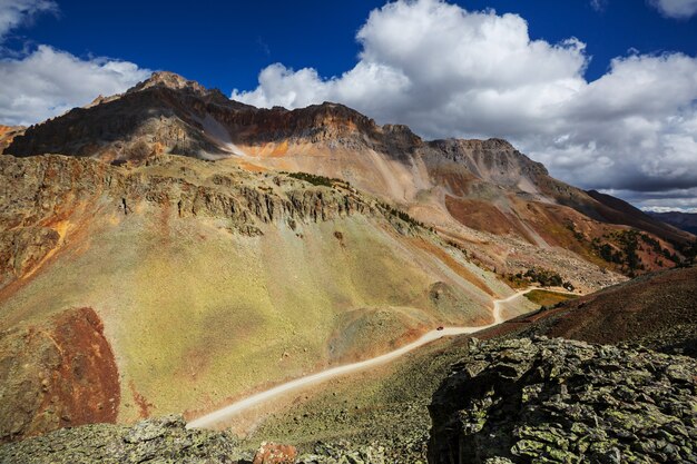 Paisaje de montaña en las Montañas Rocosas de Colorado, Colorado, Estados Unidos.