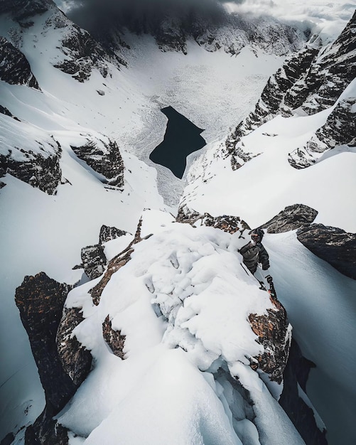 Paisaje de montaña nevado