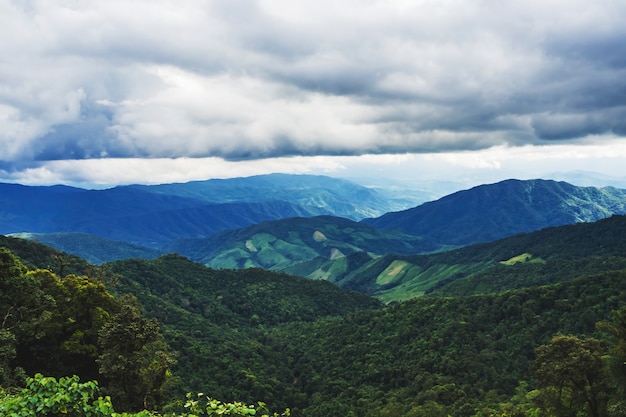 Paisaje de montaña en la provincia de Nan Tailandia