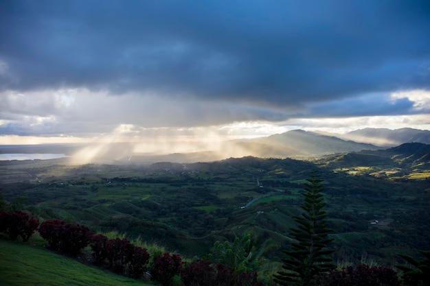 Paisaje de montaña en república dominicana