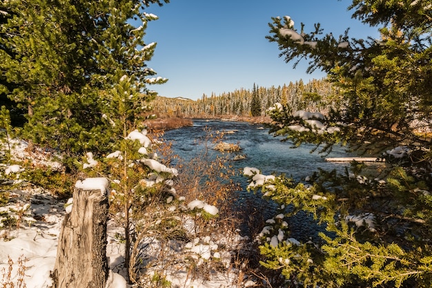 Paisaje con las montañas de altai, rusia.