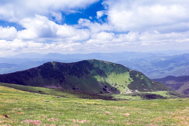 Paisaje de las montañas de los Cárpatos