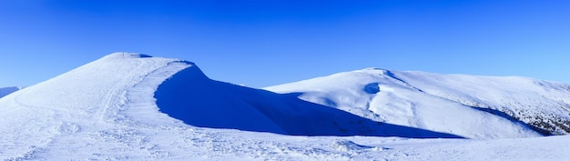 Paisaje de montañas de invierno