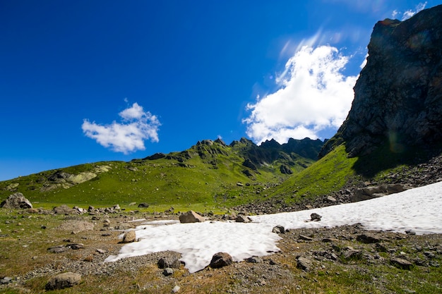 Paisaje de montañas y vistas en Svaneti