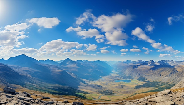 Un paisaje montañoso impresionante que se extiende a través del horizonte