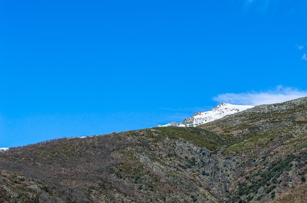 Foto paisaje montañoso en la sierra de gredos, españa