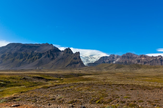 Paisaje montañoso del sur de Islandia