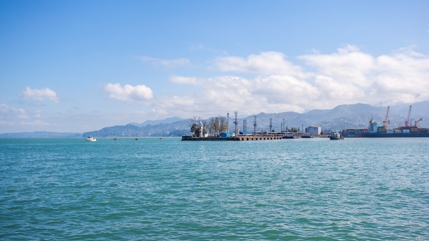 Paisaje natural con la costa de Batumi