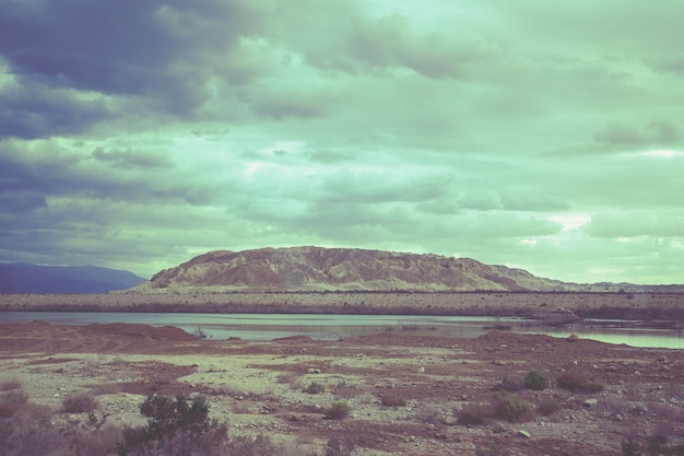 Paisaje natural del desierto. Montaña de arenisca en el desierto