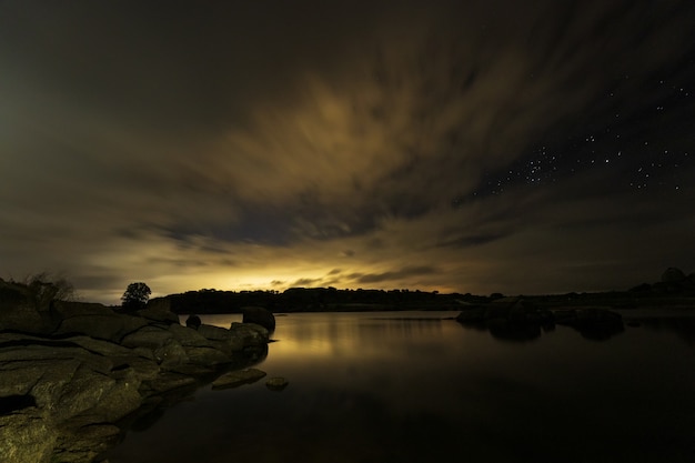 Paisaje nocturno en el área natural de Barruecos. Extremadura España.