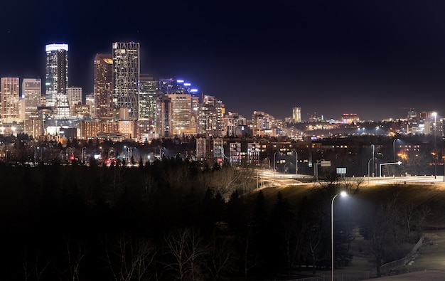 Paisaje nocturno de Calgary, rodada en Calgary, Alberta, Canadá