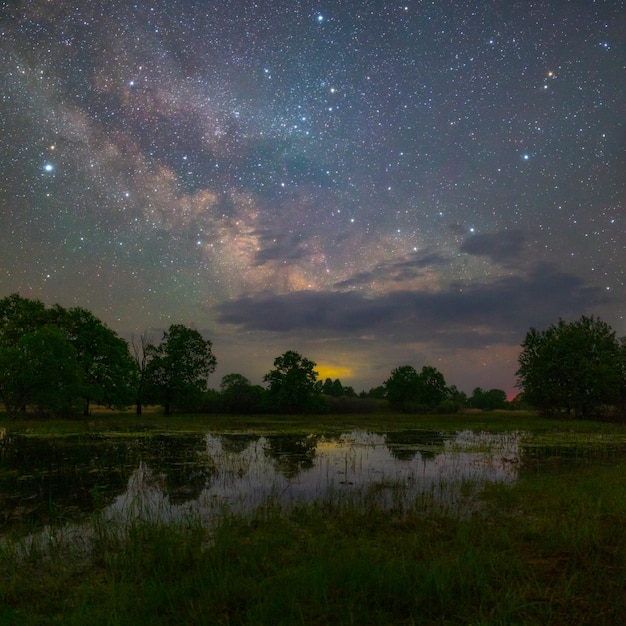 Foto paisaje nocturno estrellado