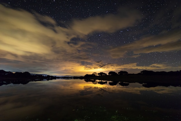 Paisaje nocturno en Extremadura, España