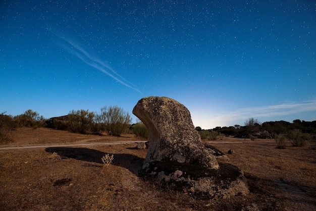 Paisaje nocturno a la luz de la luna en el Paraje Natural de Barruecos. Extremadura. España.