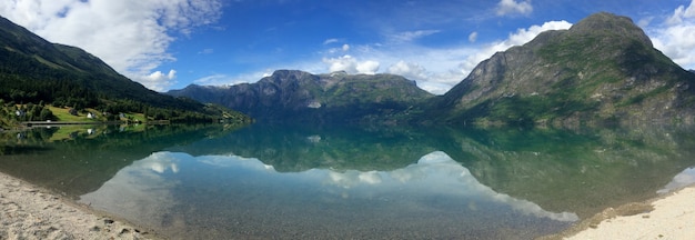 Un paisaje noruego en verano.