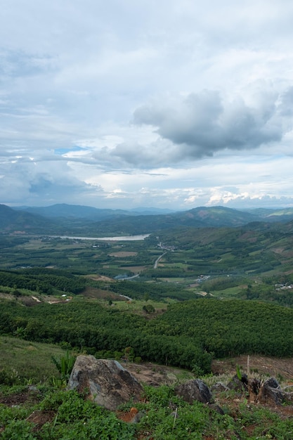 Paisaje con nubesPunto con vistas al paisaje de Laos