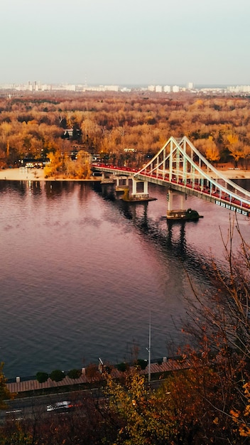 paisaje otoño Kiev puente amarillo dorado otoño Ucrania