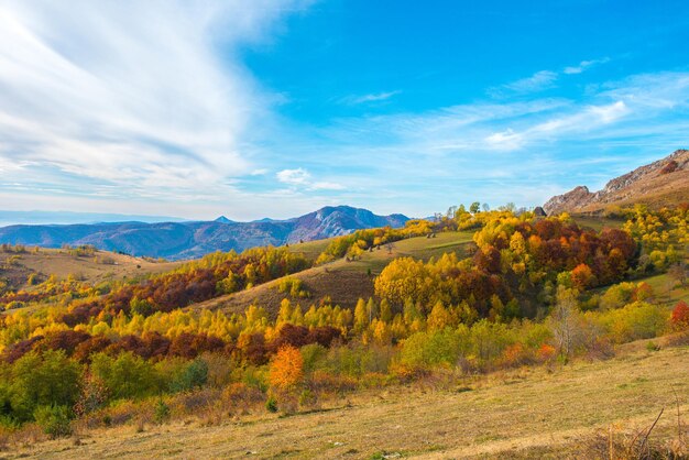 Paisaje de otoño en Rumania