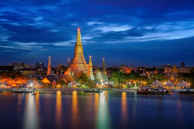 Paisaje de la pagoda Wat Arun y Arun