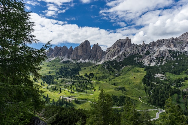 Paisaje de paisaje de montaña en los Alpes, Italia