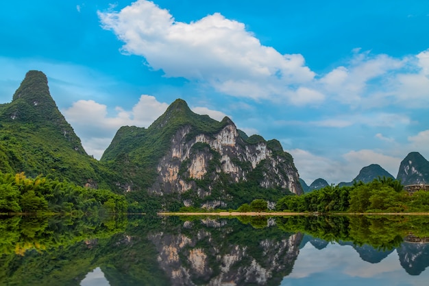 Paisaje del paisaje natural del río Yangshuo Xingping Lijiang