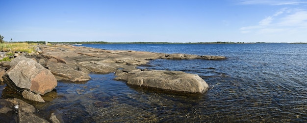 Paisaje panorámico de la costa del Mar Blanco