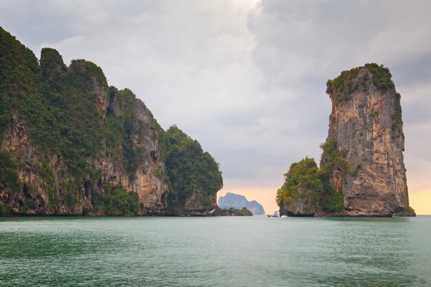 Paisaje panorámico en el paisaje marítimo de Phuket