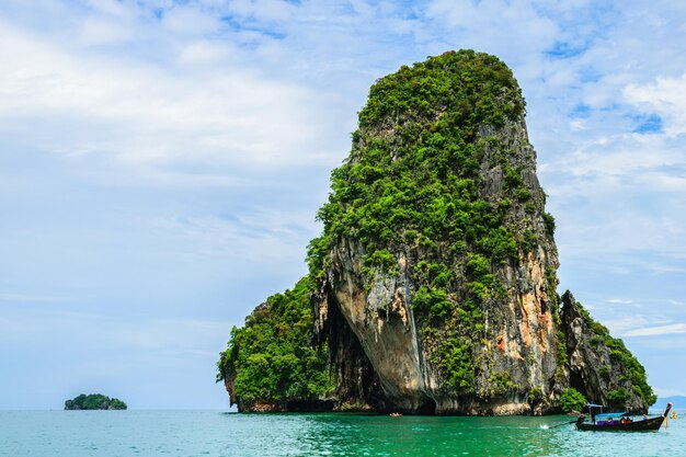 Paisaje panorámico en el paisaje marítimo de Phuket