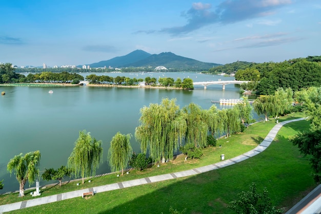 Paisaje del parque del lago Nanjing Xuanwu