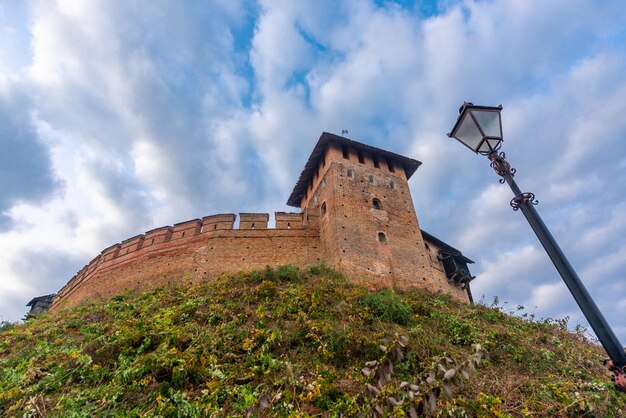 Paisaje en un parque de ocio en la ciudad de Lutsk Ucrania