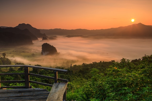 Paisaje de Phu- lang-ka, el valle mágico en la provincia de Payao, Tailandia.