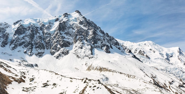 Paisaje de picos de montaña en la zona del Mont Blanc