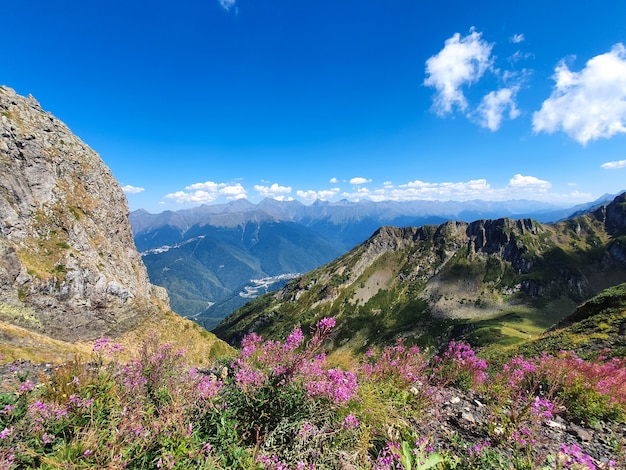 Paisaje de picos de las montañas