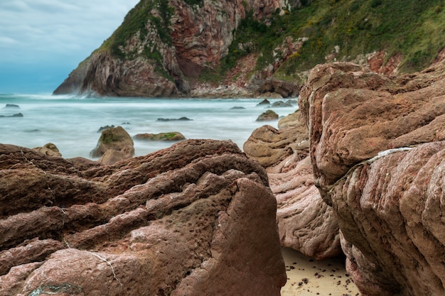 Paisaje en la playa de Ballota.