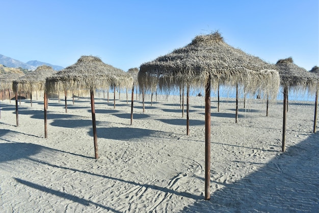 Paisaje de una playa bajo el cielo despejado en Burriana, España