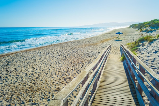 Paisaje de la playa por la mañana.