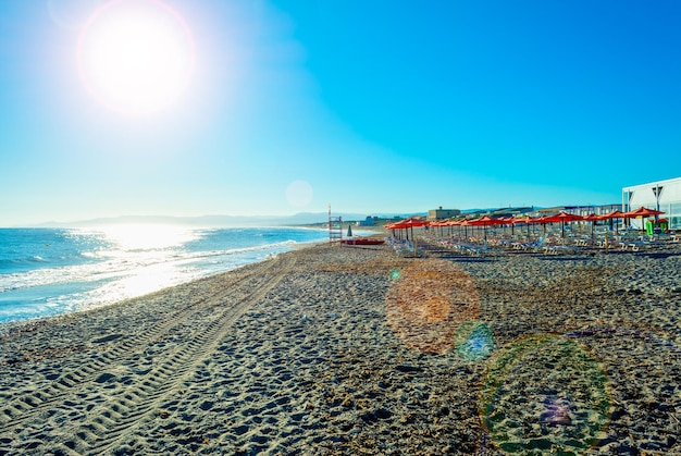 Paisaje de la playa por la mañana.