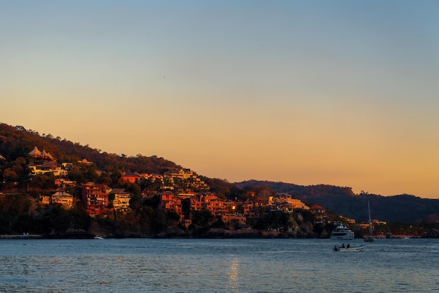 Paisaje de playa de Zihuatanejo en Guerrero