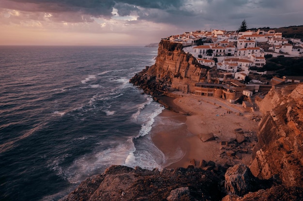 Paisaje en Portugal con un océano de fondo