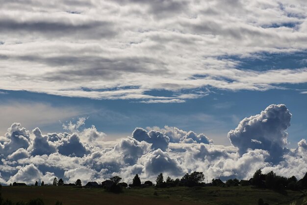 Paisaje prado cielo nube