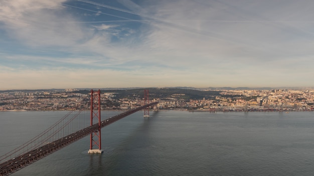 Paisaje en el puente 25 de abril Lisboa Portugal