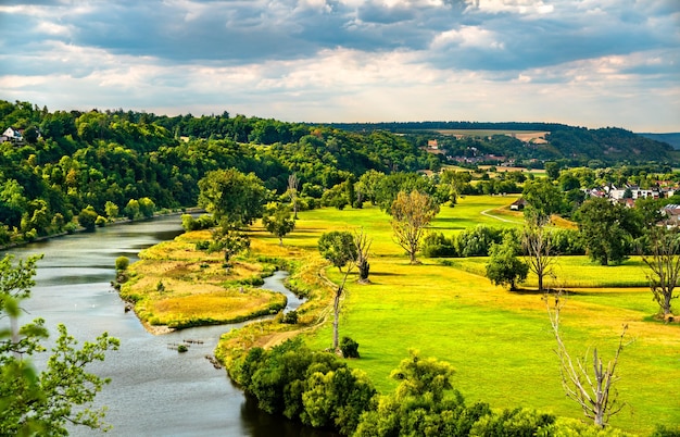 Paisaje del río neckar en bad wimpfen en badenwurttemberg alemania