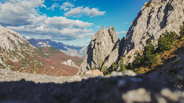 Paisaje de las rutas de senderismo del paso de Valbona en Albania