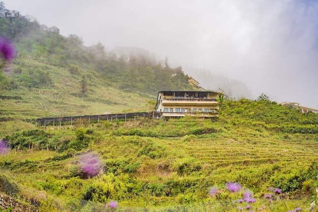 Paisaje de sapa en la niebla noroeste de vietnam vietnam se abre al turismo después de la cuarentena del coronovirus