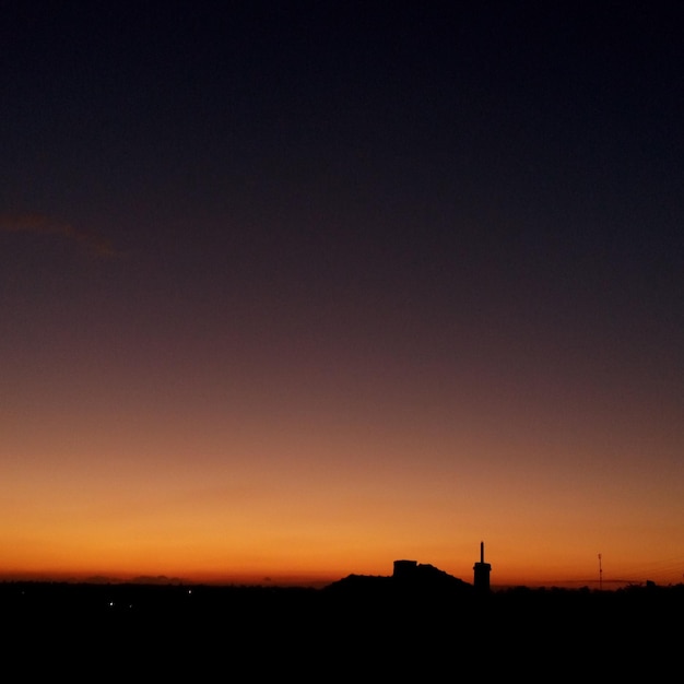 Foto paisaje en silueta al atardecer