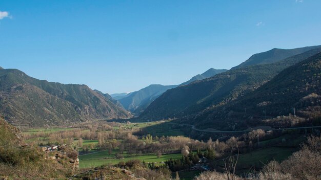 Paisaje típico de las montañas de los Pirineos de Lleida en Cataluña